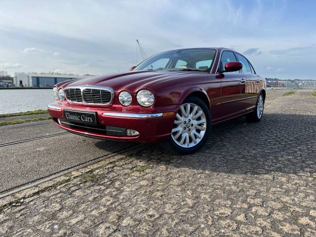 Jaguar XJ Series XJ8 3.5 V8 SE 4dr Auto Saloon Petrol Red